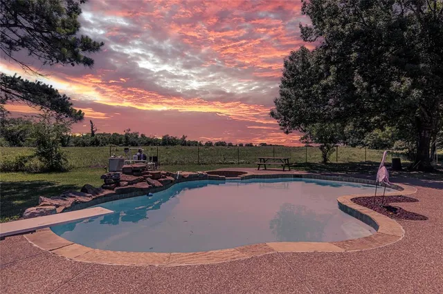 $540,000 | 1147 County Road 3417, Wills Point, TX 75169