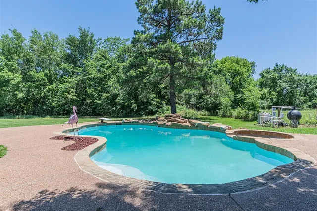 $540,000 | 1147 County Road 3417, Wills Point, TX 75169