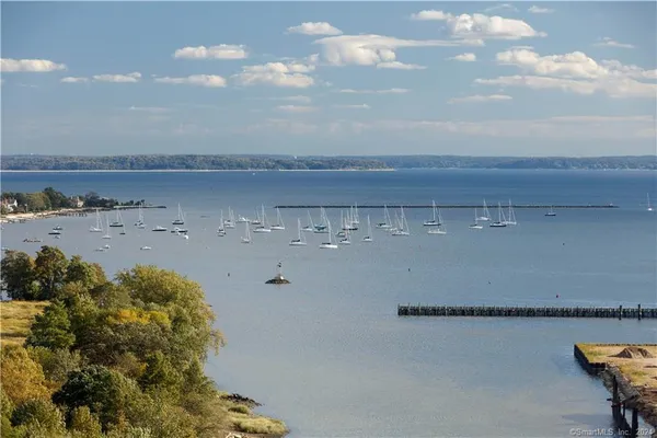 $3,865 | 850 Pacific Street, Unit 307, Stamford, CT 06902