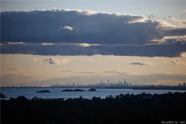 $3,865 | 850 Pacific Street, Unit 307, Stamford, CT 06902