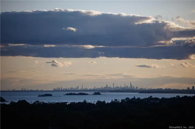 $3,865 | 850 Pacific Street, Unit 307, Stamford, CT 06902