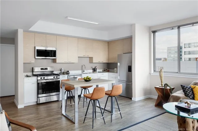 $3,865 | 850 Pacific Street, Unit 307, Stamford, CT 06902