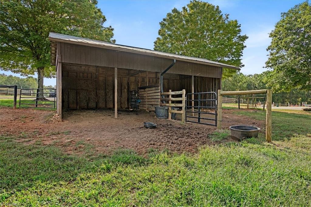 898 Grassy Creek Road Pinnacle, NC 27043 - Photo 9 of 50 Gallery Image 9