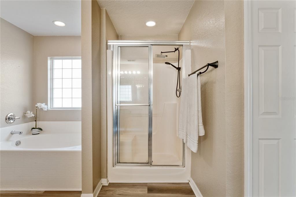 10318 Gifford Drive Spring Hill, FL 34608 - Photo 29 of 57 a bathroom with a shower and a tub