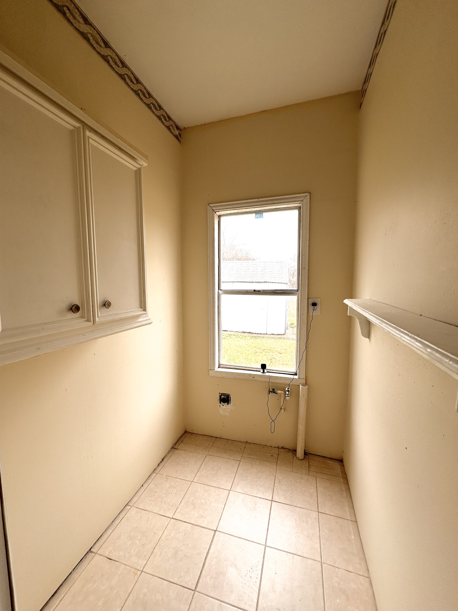 638 Kelly Lane Angleton, TX 77515 - Photo 18 of 21 an empty room with a window