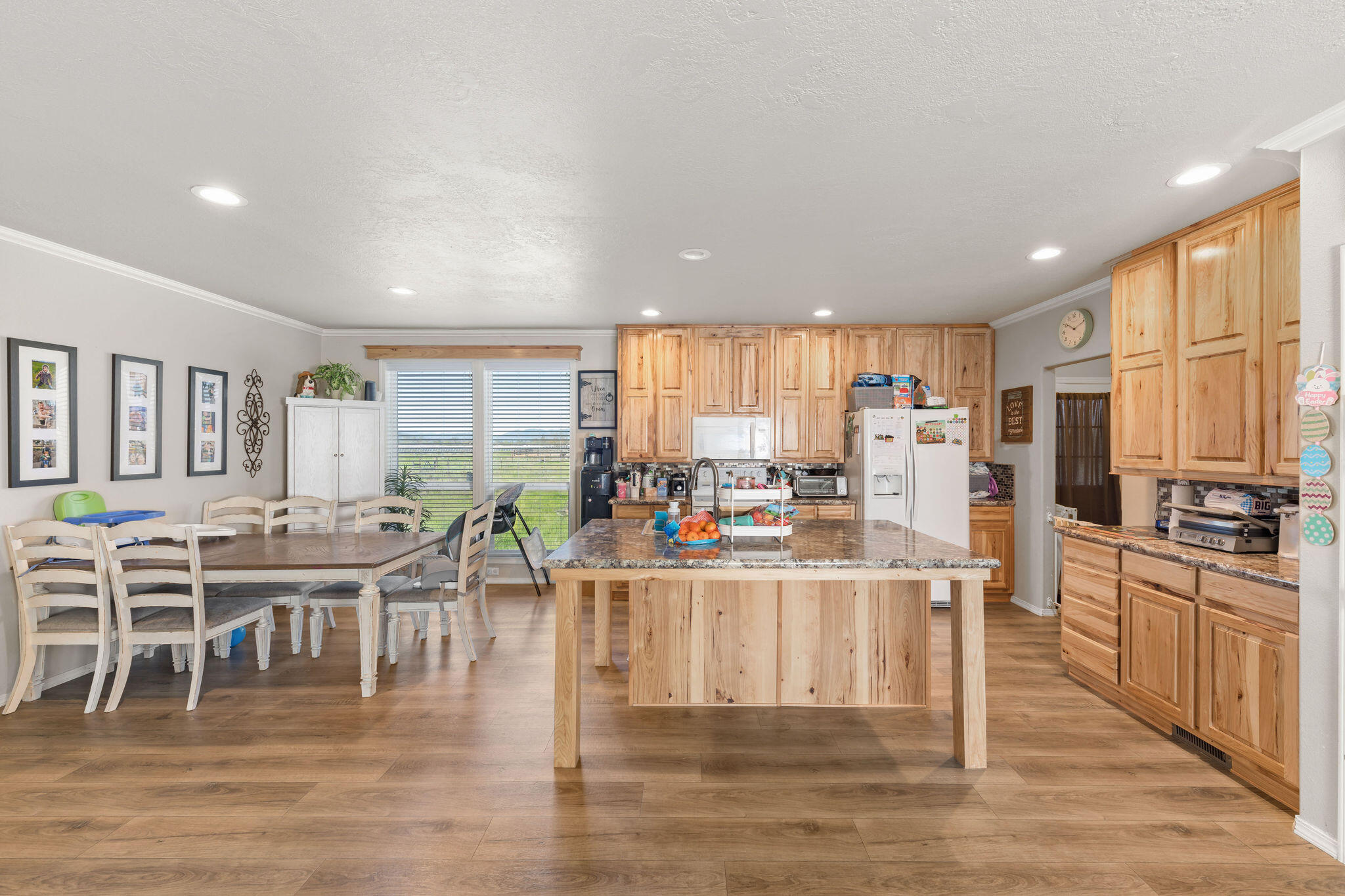 243 Highway 234 Eagle Point, OR 97524 - Photo 6 of 37 079A6242