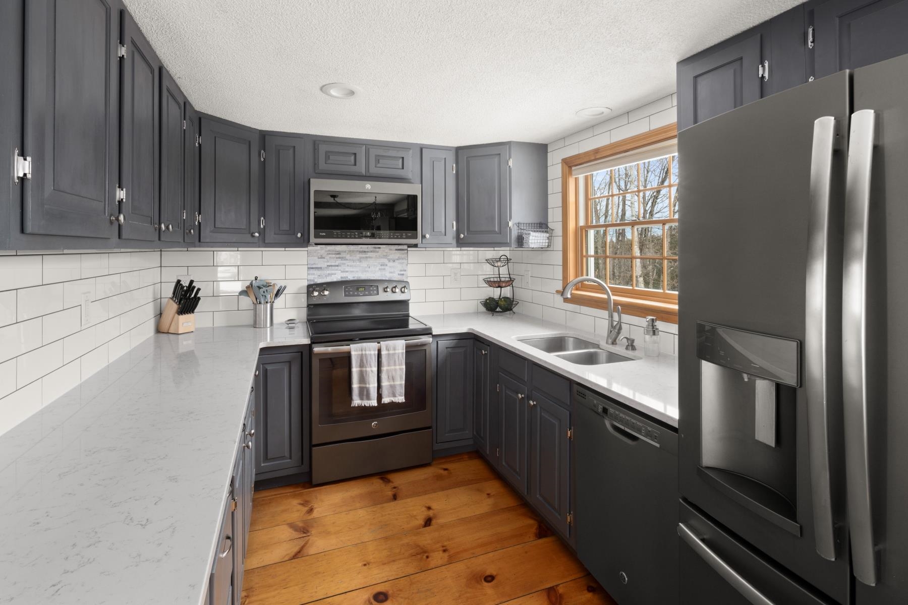 2436 Stagecoach Road Morristown, VT 05661 - Photo 5 of 27