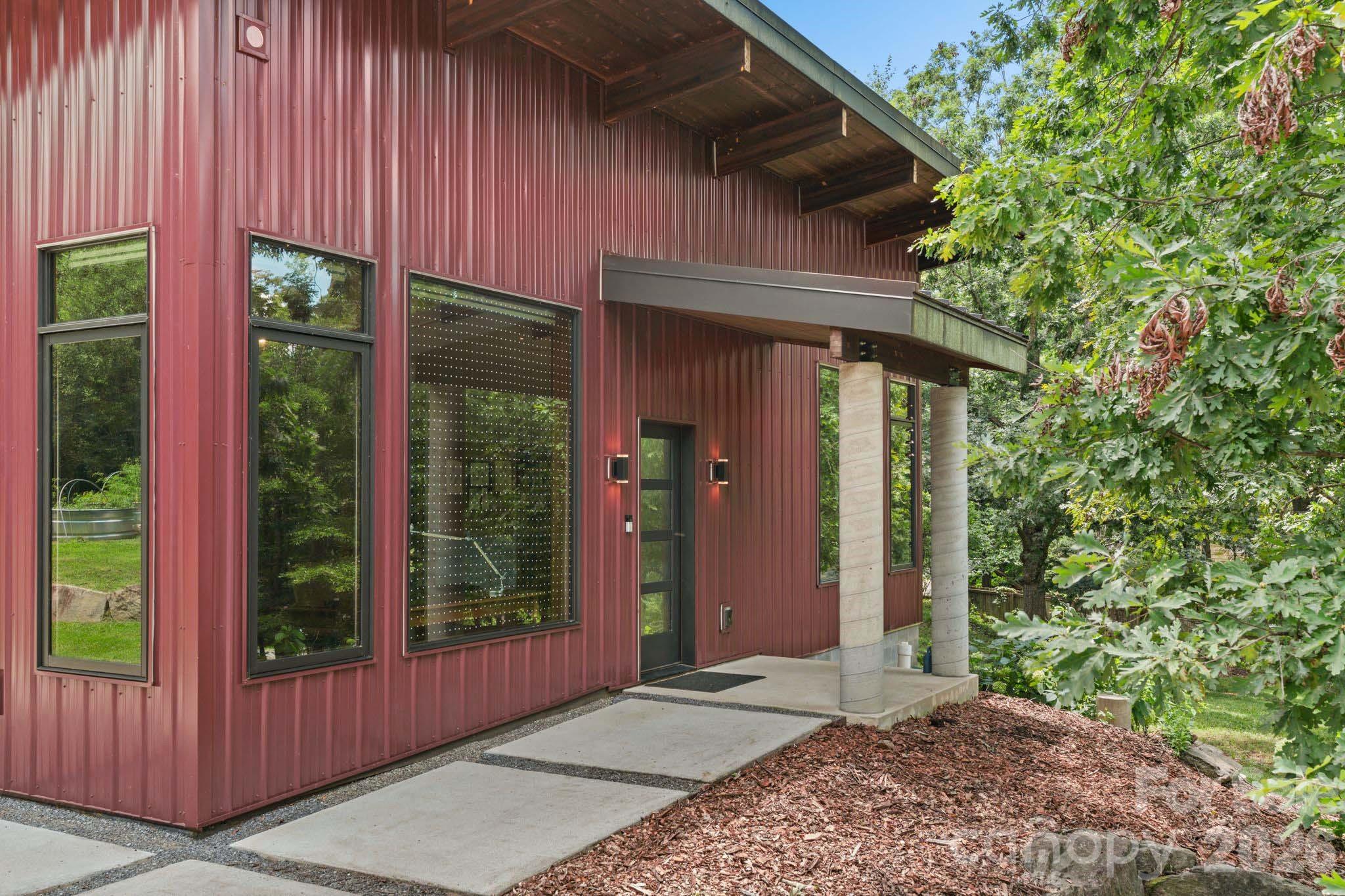39 Wolf Road Asheville, NC 28805 - Photo 2 of 35 Gallery Image 2
