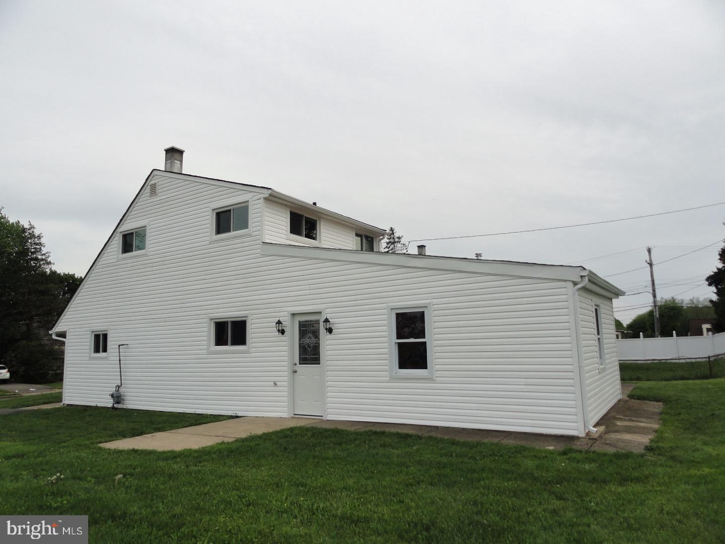2804 Norcom Road Philadelphia, PA 19154 - Photo 3 of 19 Gallery Image 3