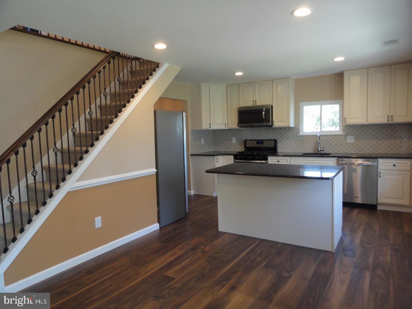 2804 Norcom Road Philadelphia, PA 19154 - Photo 4 of 19 Gallery Image 4