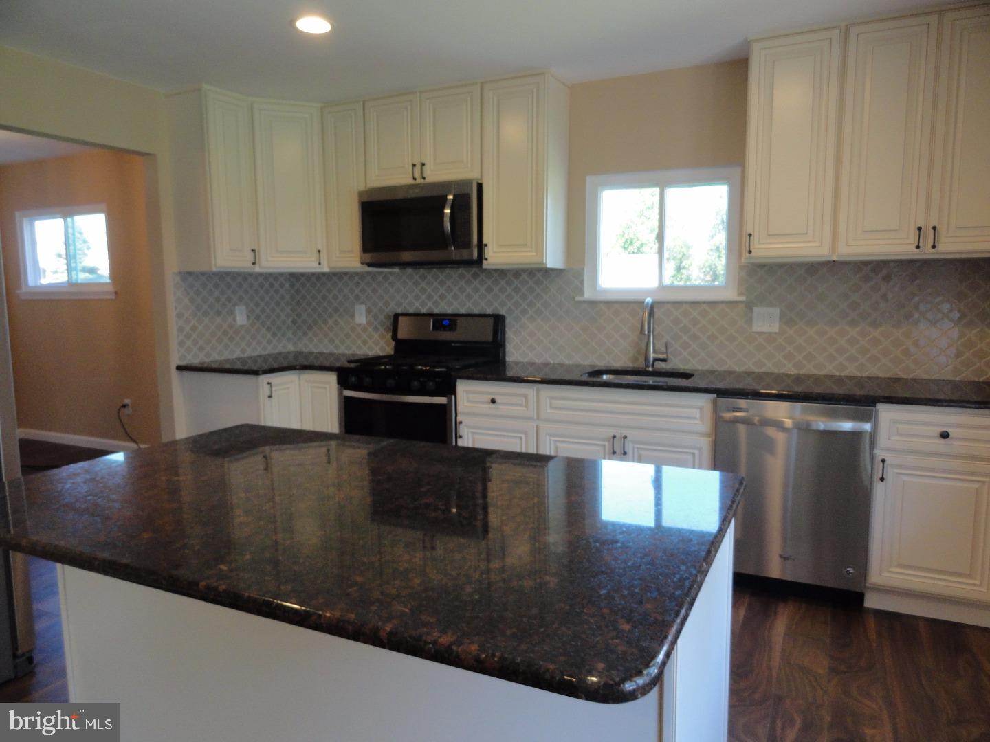 2804 Norcom Road Philadelphia, PA 19154 - Photo 5 of 19 Gallery Image 5
