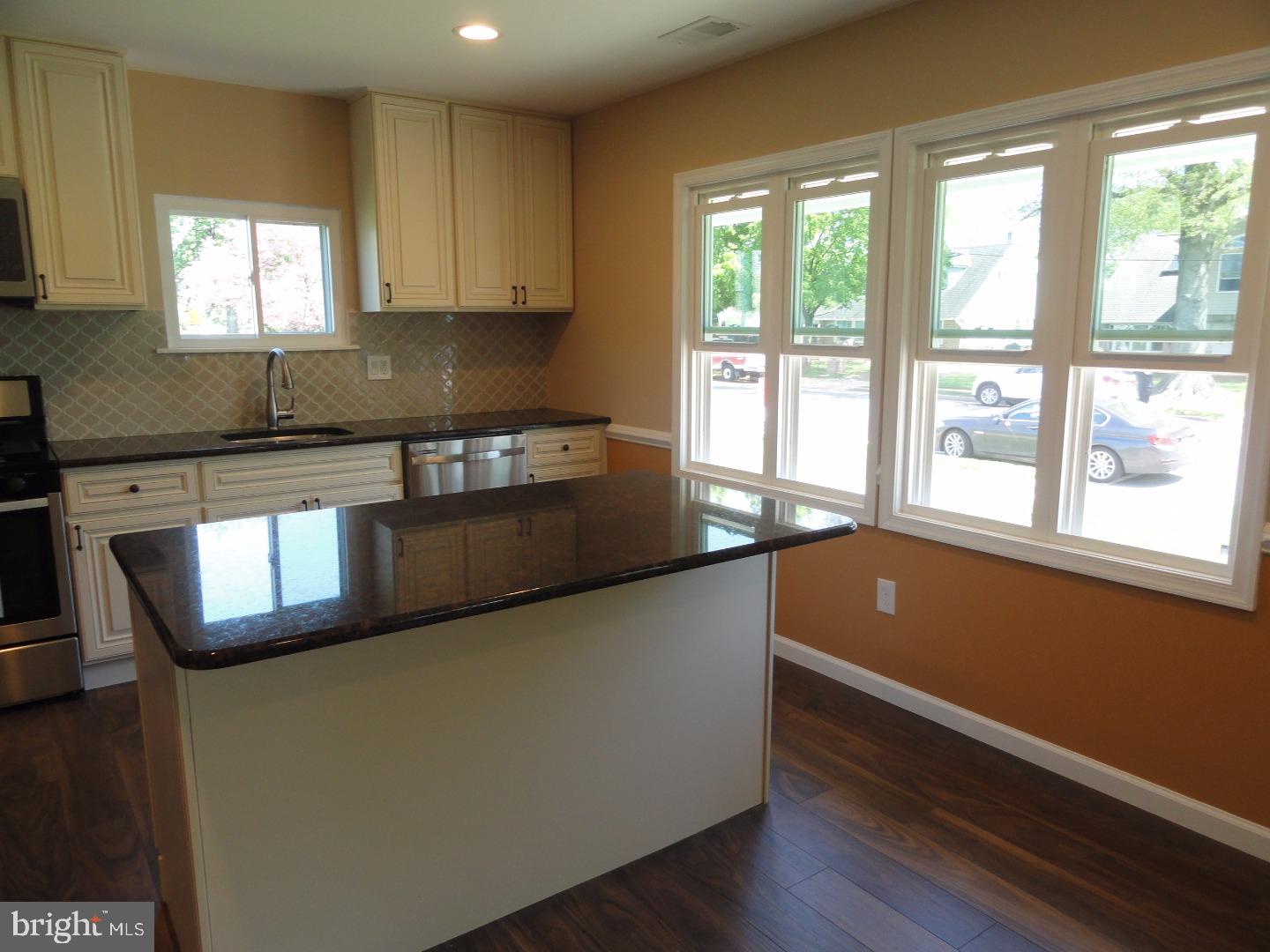 2804 Norcom Road Philadelphia, PA 19154 - Photo 6 of 19 Gallery Image 6
