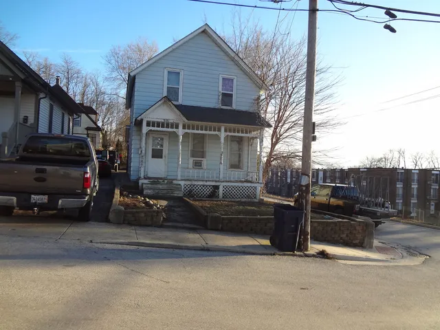 $109,600 | 251 Bartlett Place, Elgin, IL 60120