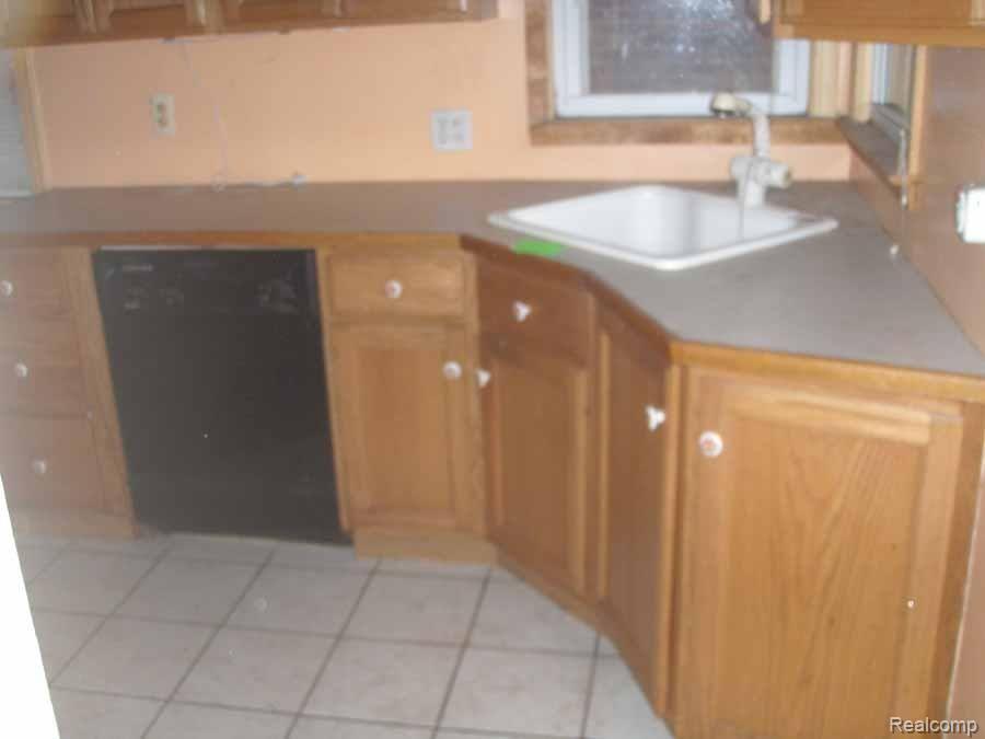 9557 Inkster Road Livonia, MI 48150 - Photo 10 of 14 PA138871v