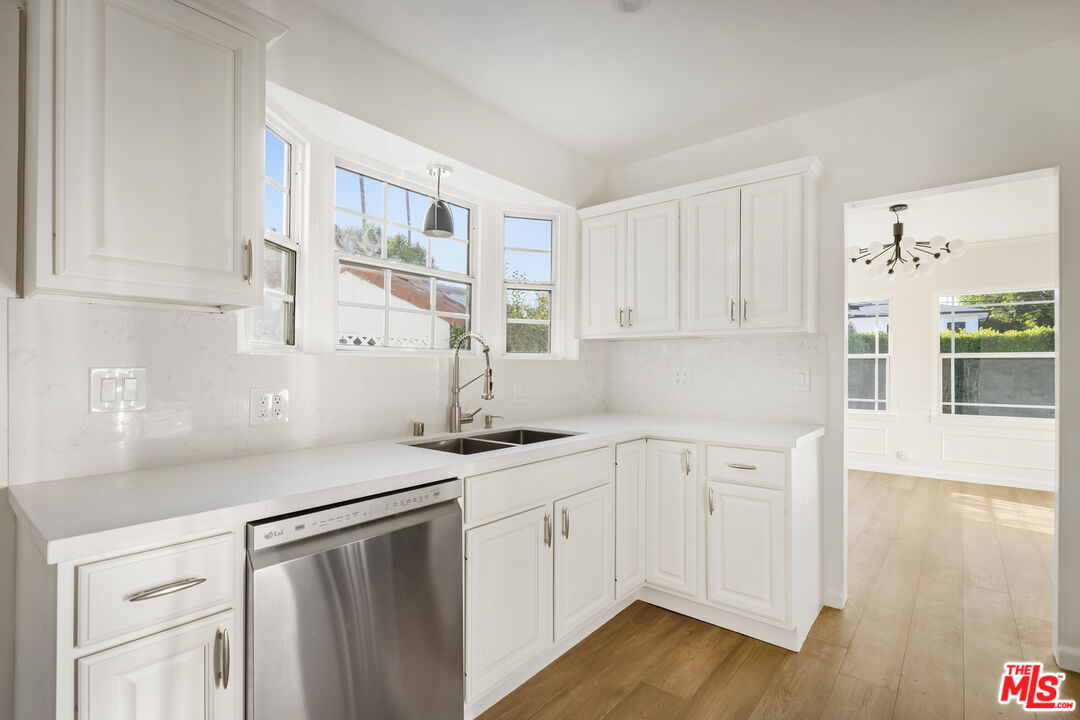 12153 Maxwellton Road Studio City, CA 91604 - Photo 17 of 48