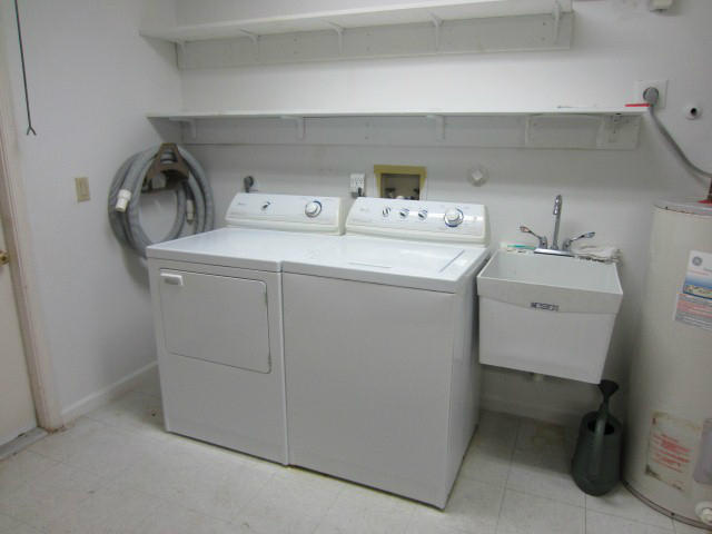 253 Puritan Road West Palm Beach, FL 33405 - Photo 33 of 43 LAUNDRY