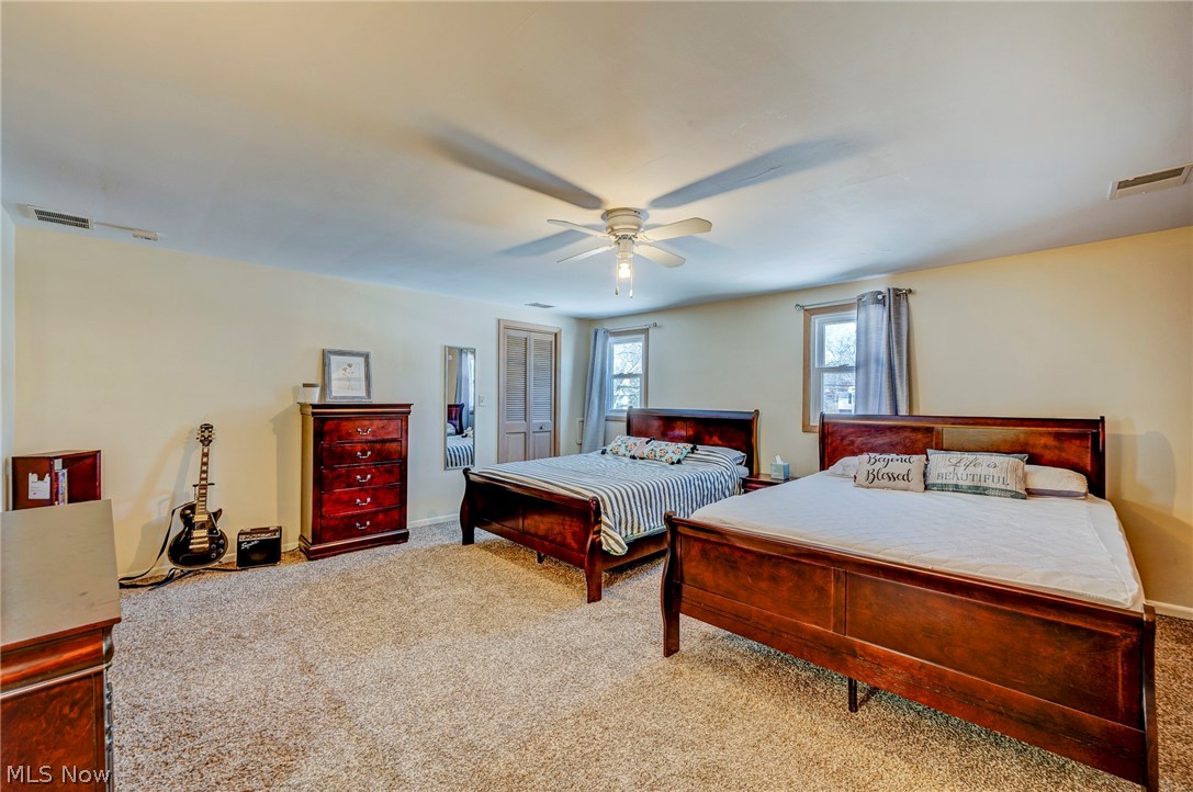 2910 Lee Road Cleveland, OH 44120 - Photo 24 of 35