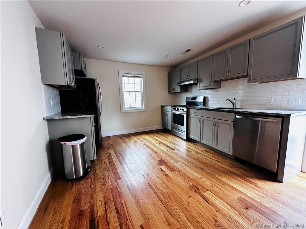 31 Brainerd Road Branford, CT 06405 - Photo 17 of 39 2nd fl apt kitchen