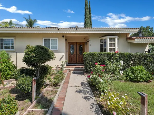 a view of a livingroom with wooden floor and a ceiling fan