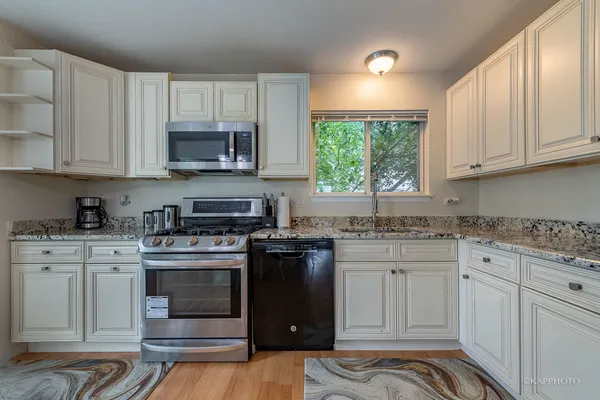 $3,200 | 2316 Periwinkle Court, Naperville, IL 60540