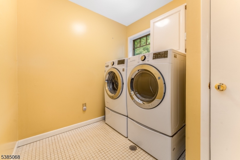 168 Locktown Sergeantsville Road Stockton, NJ 08559 - Photo 24 of 30 a utility room with dryer and washer