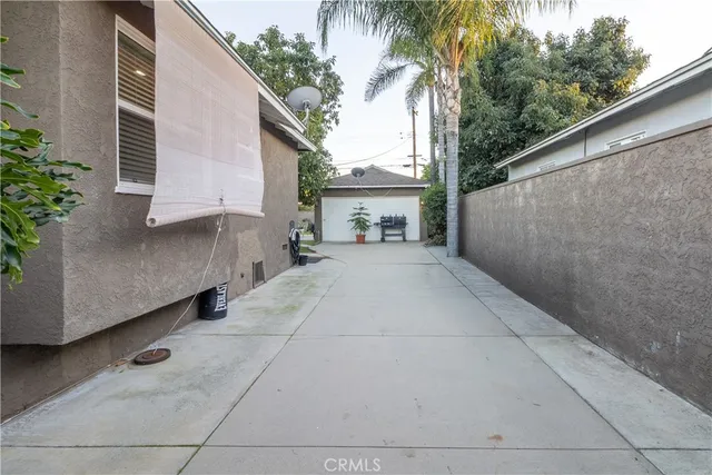a view of a back yard of the house