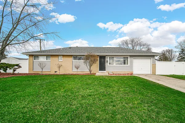 $387,500 | 310 Maricopa Lane, Hoffman Estates, IL 60169