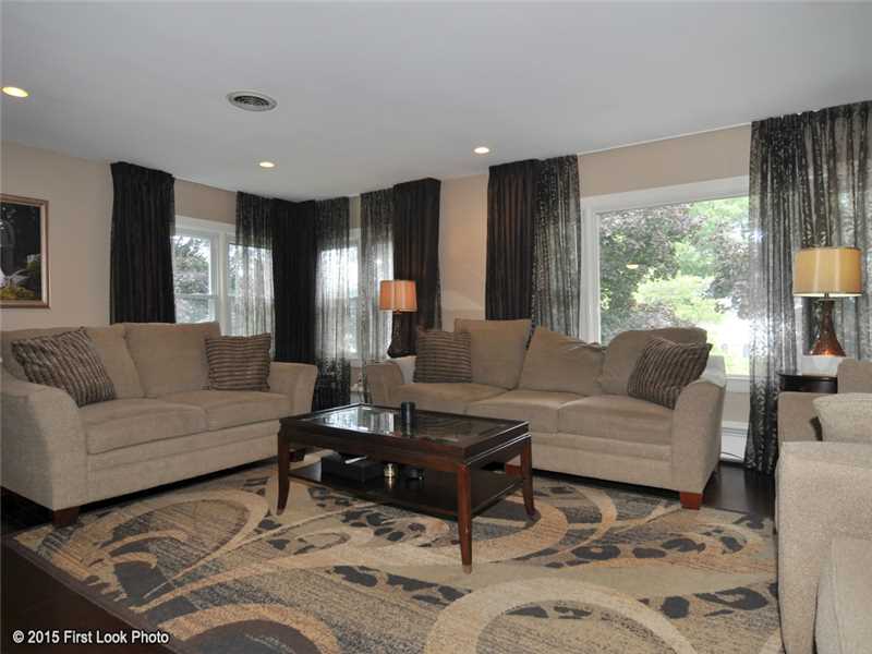 26 Chatham Road Cranston, RI 02920 - Photo 2 of 25 Living Room.