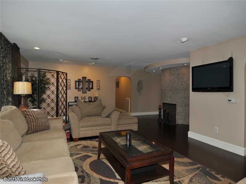 26 Chatham Road Cranston, RI 02920 - Photo 3 of 25 Living Room.