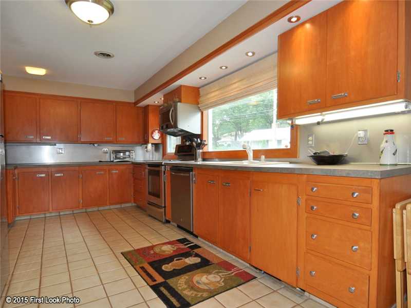 26 Chatham Road Cranston, RI 02920 - Photo 5 of 25 Kitchen.