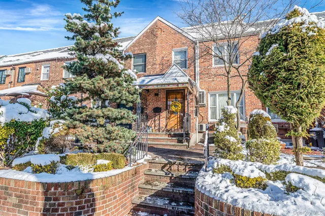 $910,000 | 60-51 71st Street | Maspeth