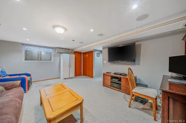 $910,000 | 60-51 71st Street | Maspeth