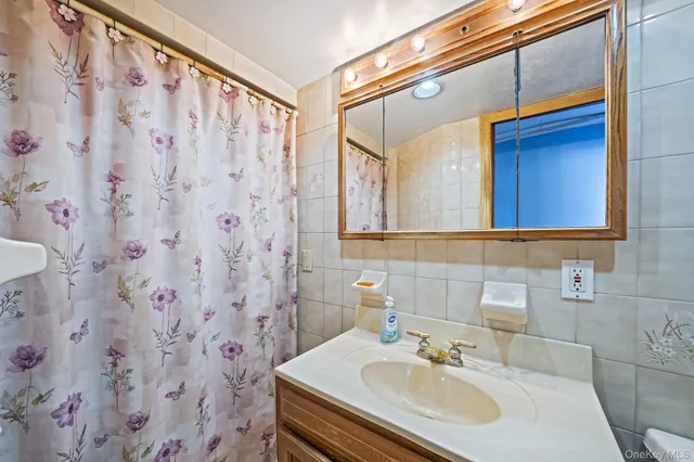 $910,000 | 60-51 71st Street | Maspeth