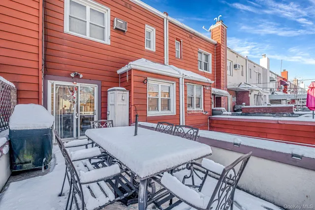 $910,000 | 60-51 71st Street | Maspeth