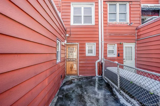 $910,000 | 60-51 71st Street | Maspeth