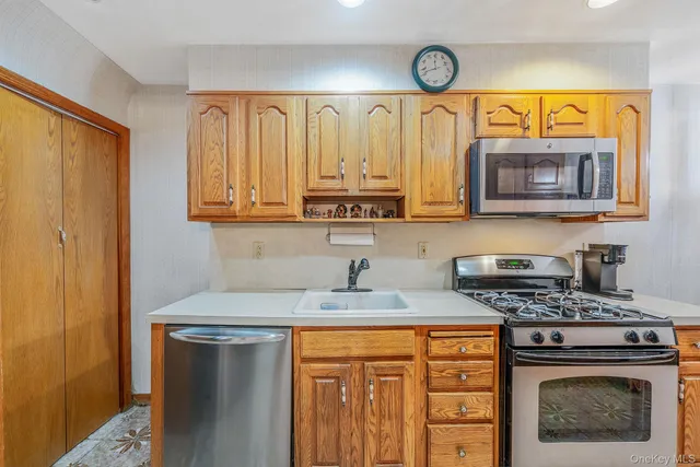 $910,000 | 60-51 71st Street | Maspeth