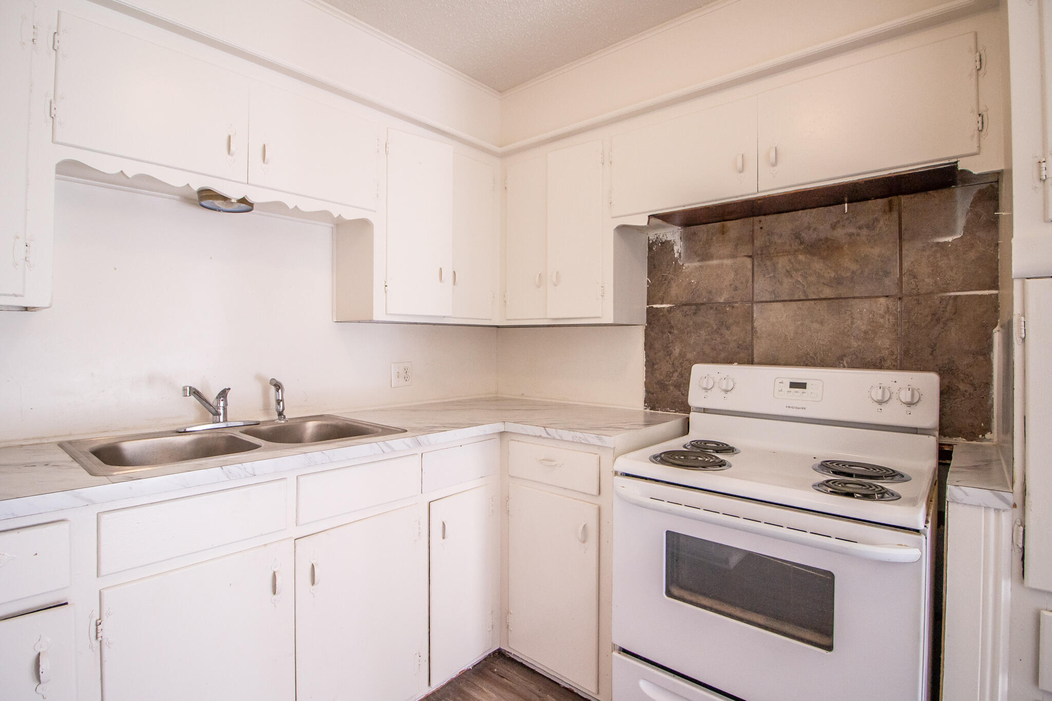 1921 73rd Street Lubbock, TX 79423 - Photo 5 of 13 IMG_1376