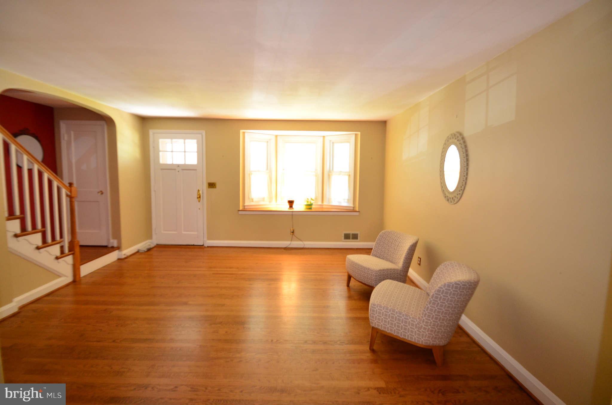 244 Brandon Road Baltimore, MD 21212 - Photo 5 of 30 Living Room