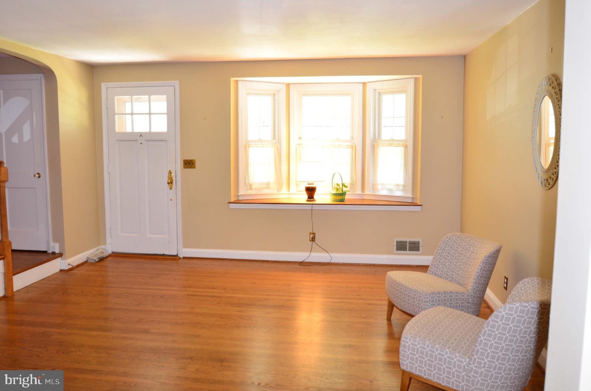 244 Brandon Road Baltimore, MD 21212 - Photo 6 of 30 Living Room