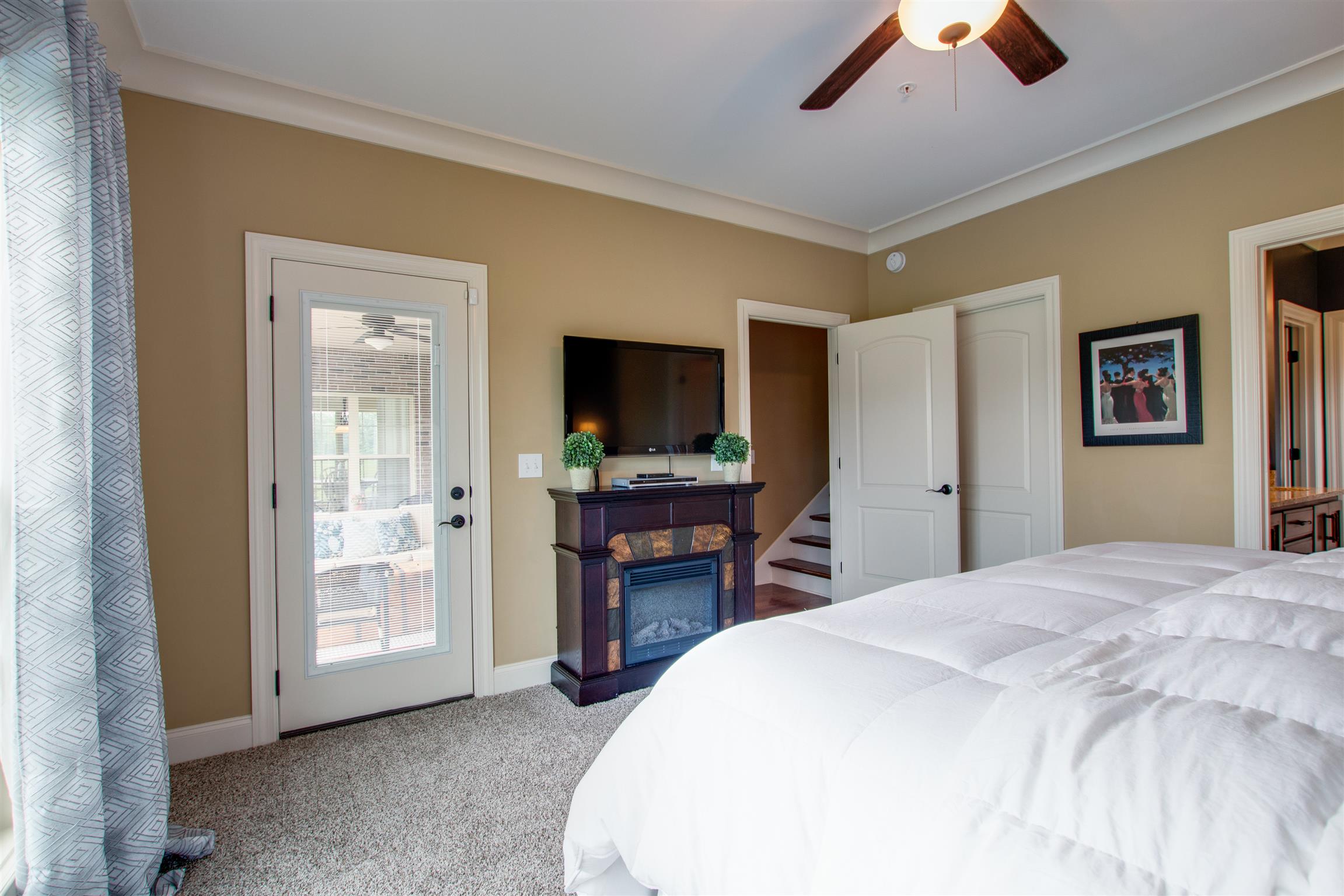 9610 Mona Road Murfreesboro, TN 37129 - Photo 13 of 30 Attached Master bathroom, and access to your back patio!