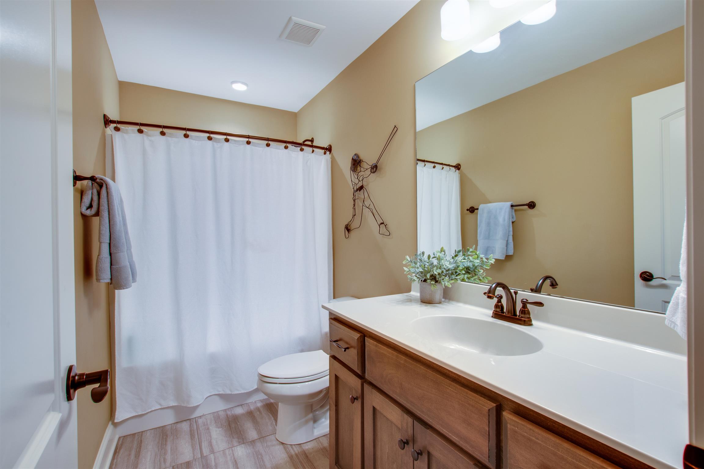 9610 Mona Road Murfreesboro, TN 37129 - Photo 22 of 30 Full bathroom #3, clean as can be!