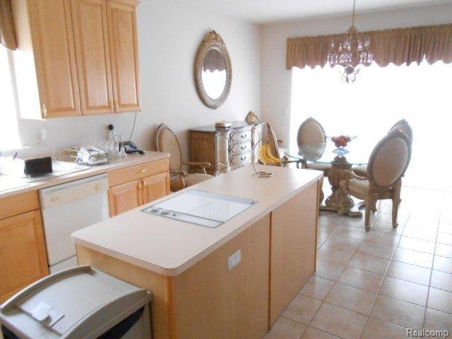 1935 South Shore Drive Rochester, MI 48307 - Photo 3 of 7 KITCHEN