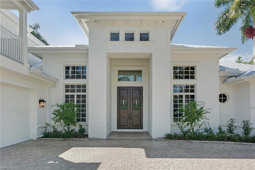 516 Portside Drive Naples, FL 34103 - Photo 2 of 25 front view of a house