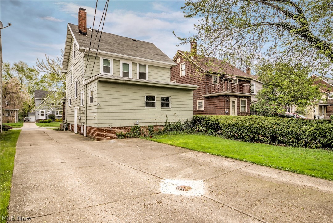 2240 Cranston Road Cleveland, OH 44118 - Photo 5 of 35
