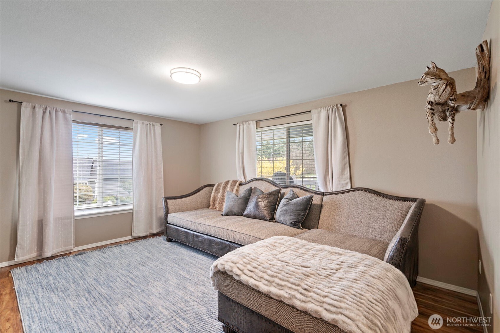 140 Garrett Loop Chehalis, WA 98532 - Photo 14 of 38 a living room with furniture and a window