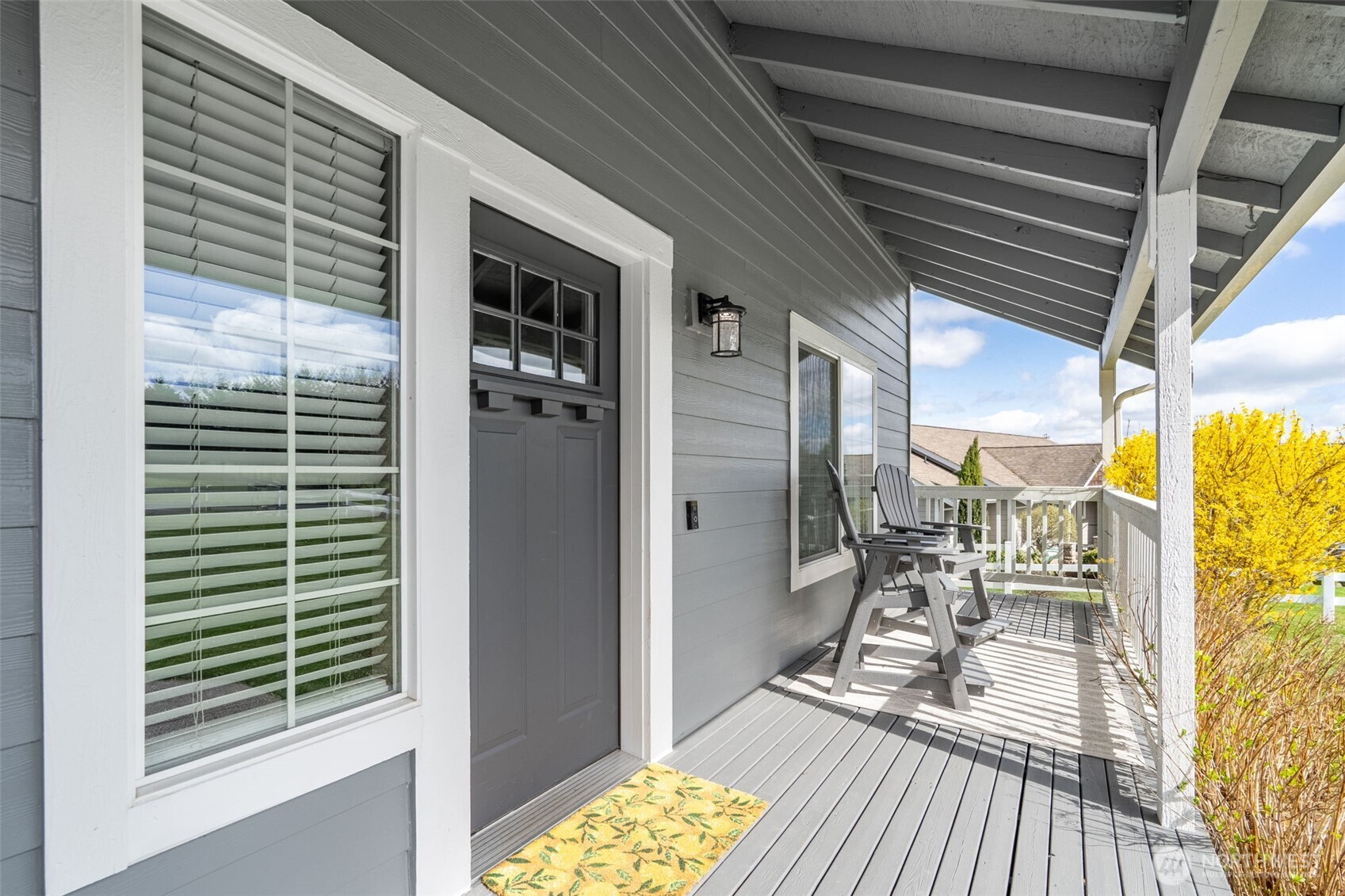 140 Garrett Loop Chehalis, WA 98532 - Photo 2 of 38 a balcony with furniture and a potted plant