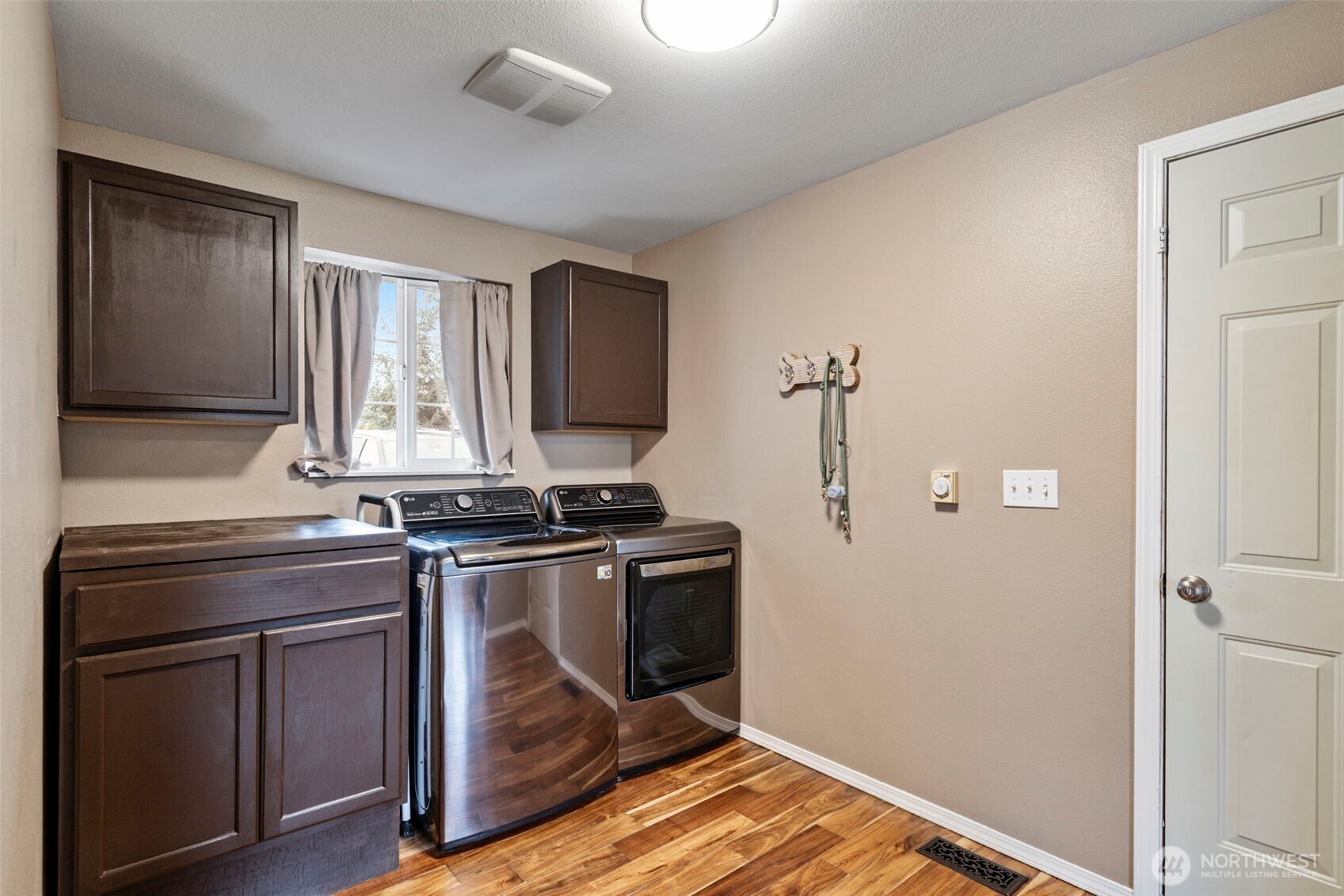 140 Garrett Loop Chehalis, WA 98532 - Photo 23 of 38 a kitchen with stainless steel appliances granite countertop a stove and a refrigerator