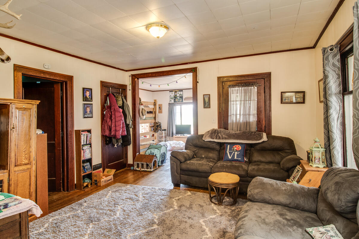 4340 Hydon Road Olivet, MI 49076 - Photo 12 of 16 living room