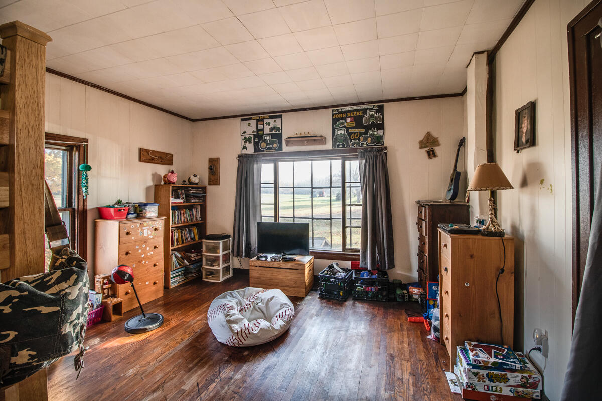 4340 Hydon Road Olivet, MI 49076 - Photo 10 of 16 living room