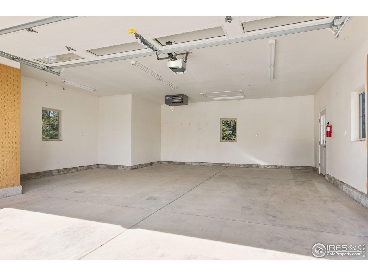 1346 Deer Trail Road Boulder, CO 80302 - Photo 38 of 40 a view of a garage